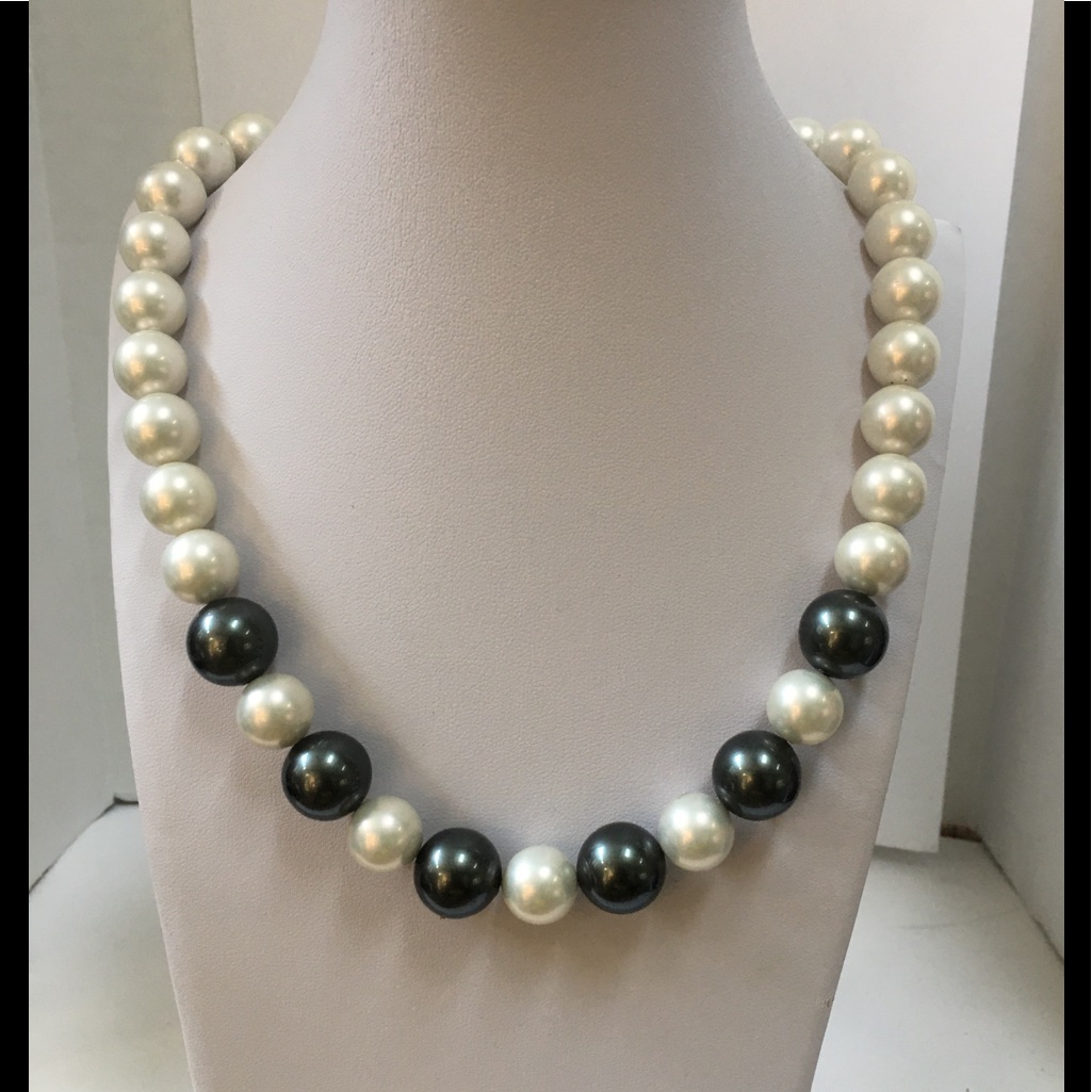 Slight Iridescent White & Grey Shell Pearl